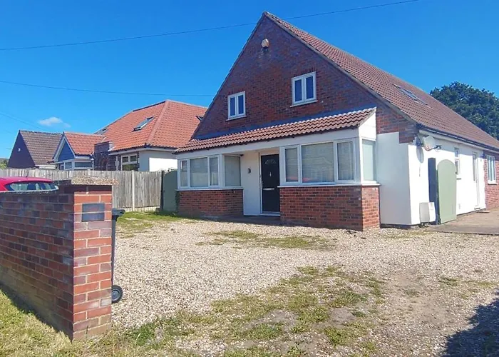 Lyndale House - North Norwich Suburbs